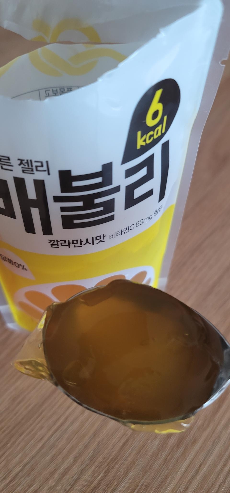 무슨 맛이 맛있을지 몰라 종류별로 구입하고. 우선 칼라만시 맛부터 봤어요. 우왕ㅋㅋㅋ 그냥 맛있는 맛이었...