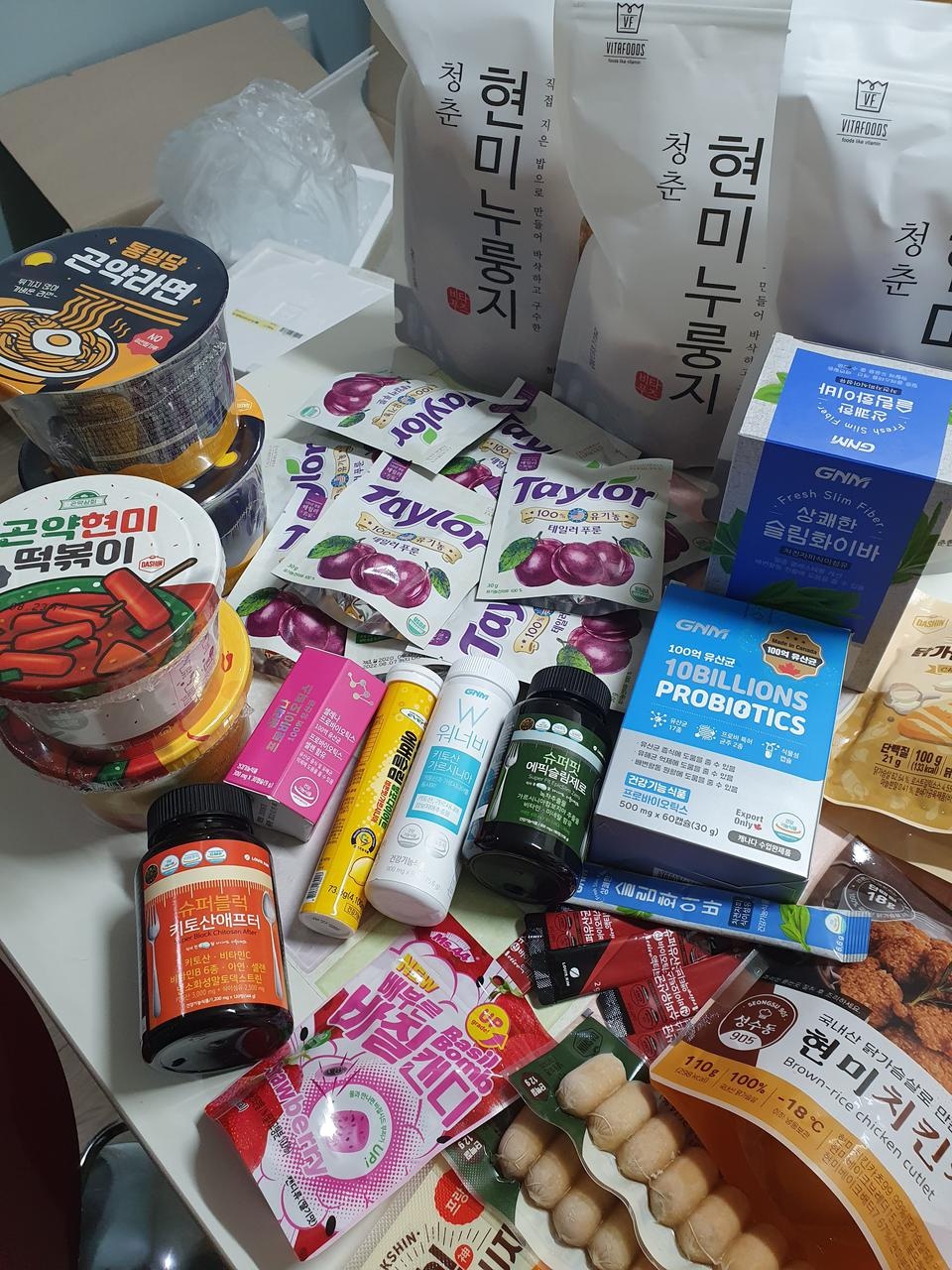 배송 꼼꼼하고 빨라요~ 리뷰보구삿는데 맛있이를 바래봅니다.