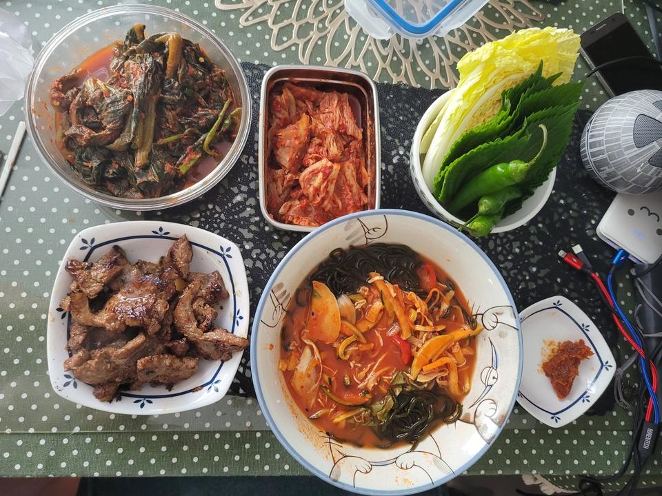 곤약면만 따로해서 물회해먹었는데 기가차게 맛있어요 짜장은 밥비벼야지