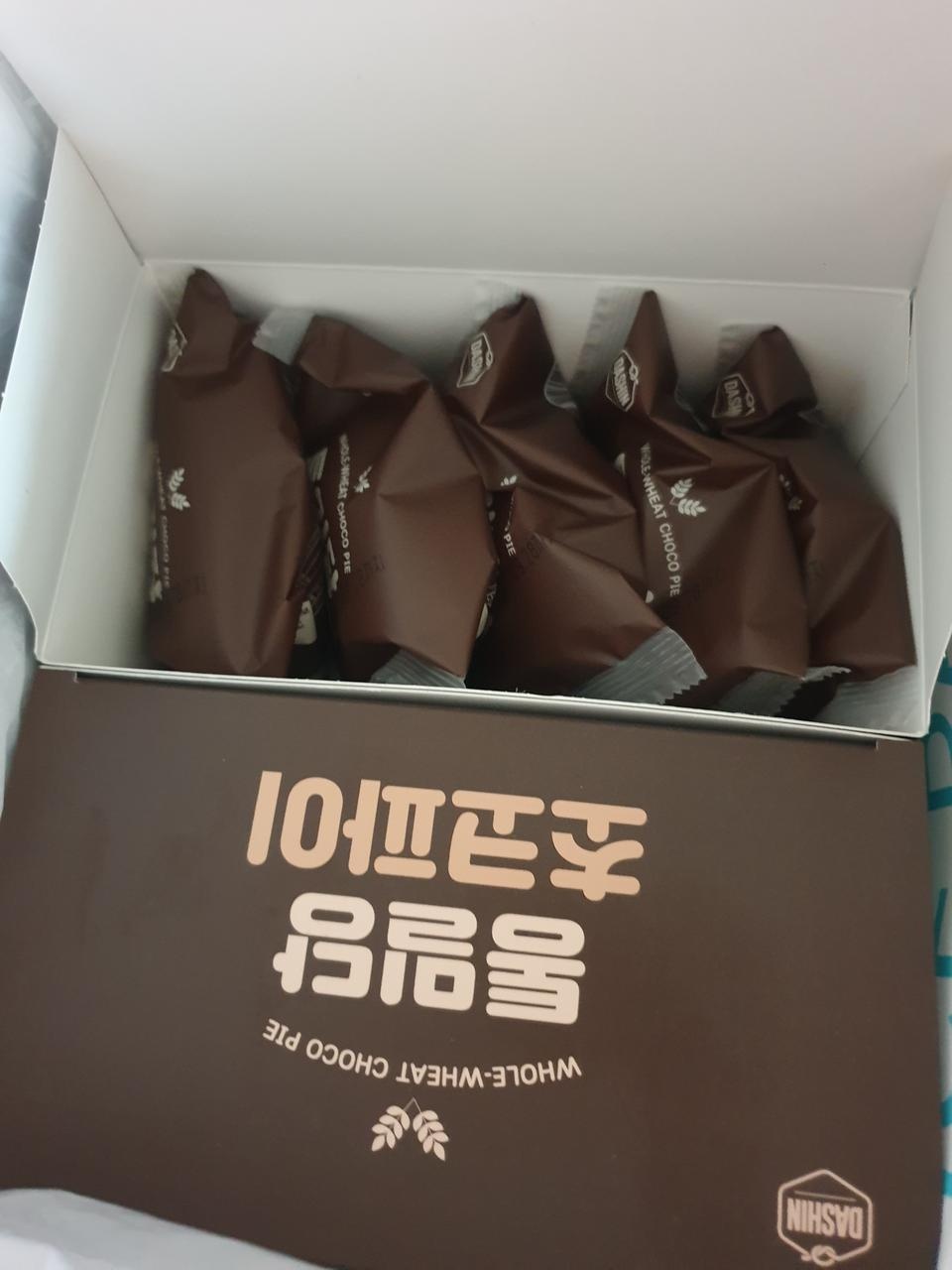 아침부터 초코파이 하나 집어드는 딸보고 금방 사라지겠구나 생각했네요~ 너무 달지 않고 맛있습니다~ 
다먹...