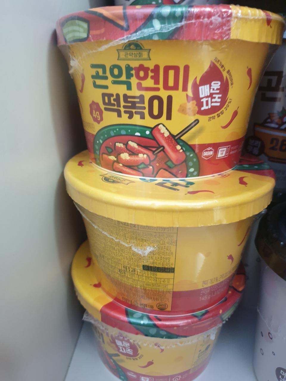 제품을 한번에 많이 주문해서 아직 먹어보진 못했지만 떡볶이 땡길때 먹으려고 장만해 뒀어요~ 보리우동 먹...