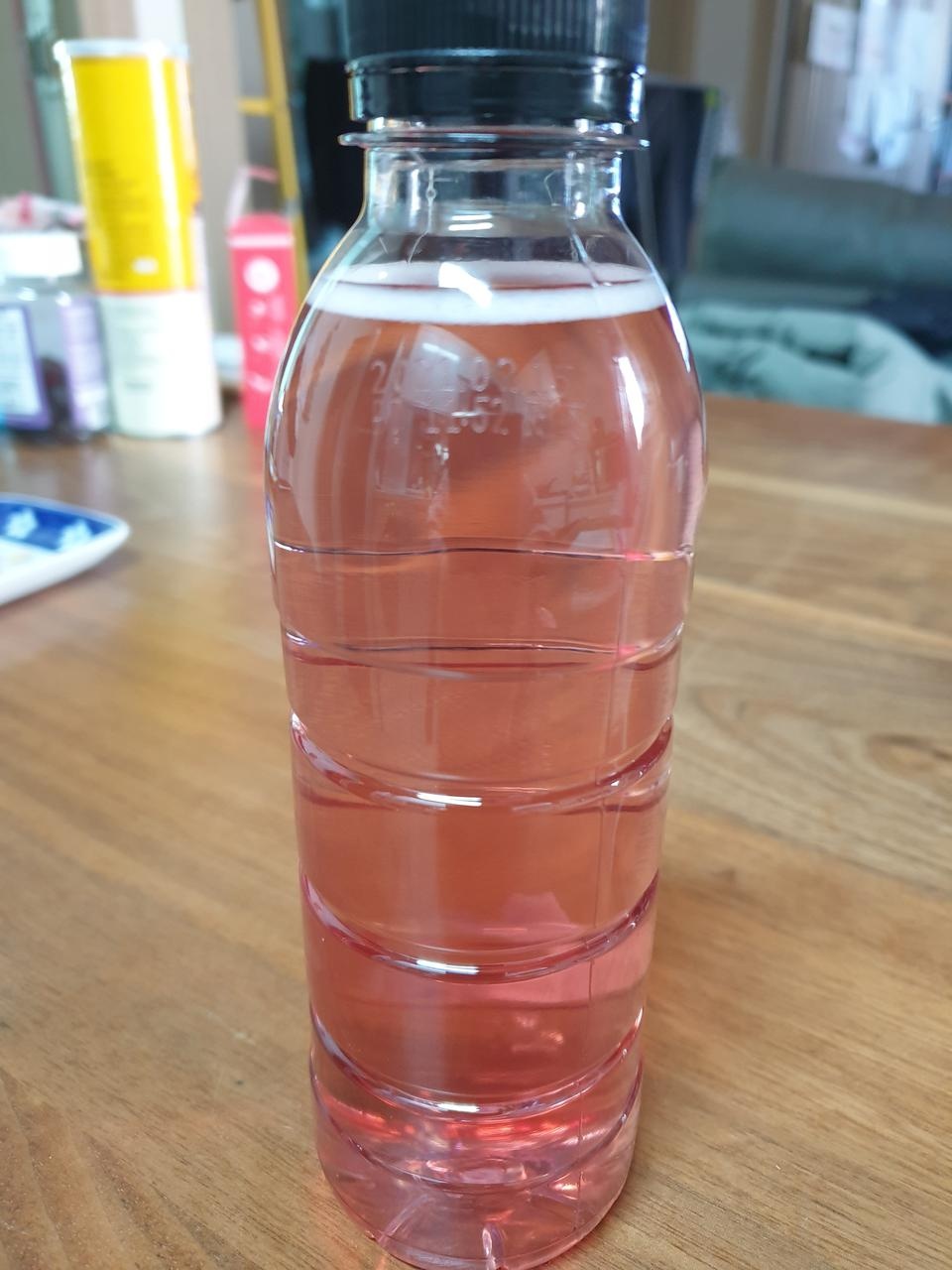 운동함서 마시니 더 청량한거같아요.300미리 생수에 딱이예요