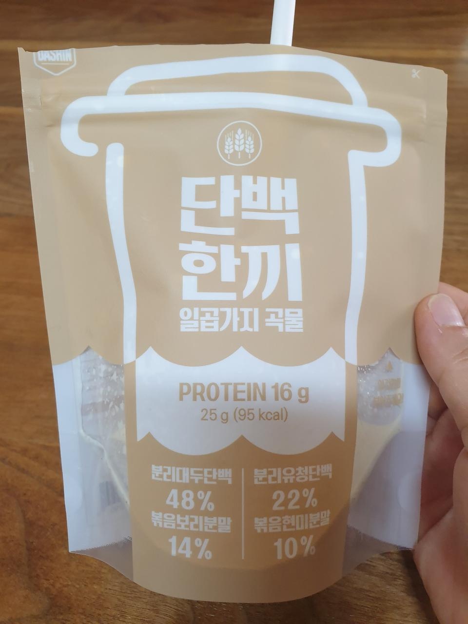 무엇보다 플라스틱 용기를 피하신것,거기에 팩용기는 마시기도 편리해서~좋아요
세가지맛 괜찮아요~건강한맛...