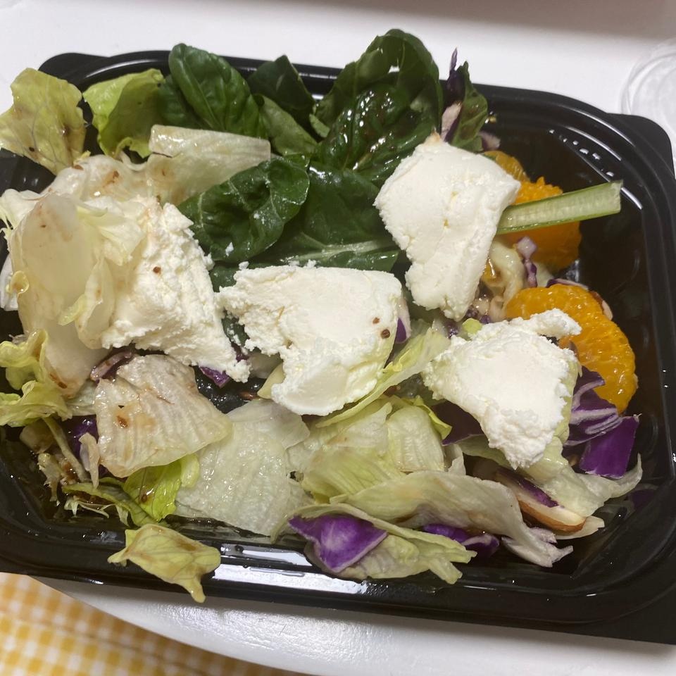 다신샵 샐러드 최고 가격대비 맛있고 양도 은근 푸짐해요! 야채도 엄청 신선해서 이거먹다 다른 샐러드 먹으...