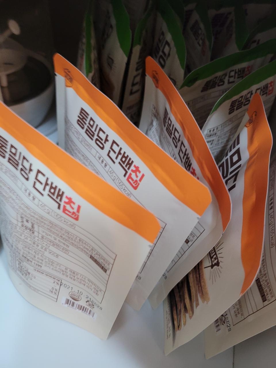 짭조롬하니 맛좋아요 다만 너무 딱딱합니다 ㅜ