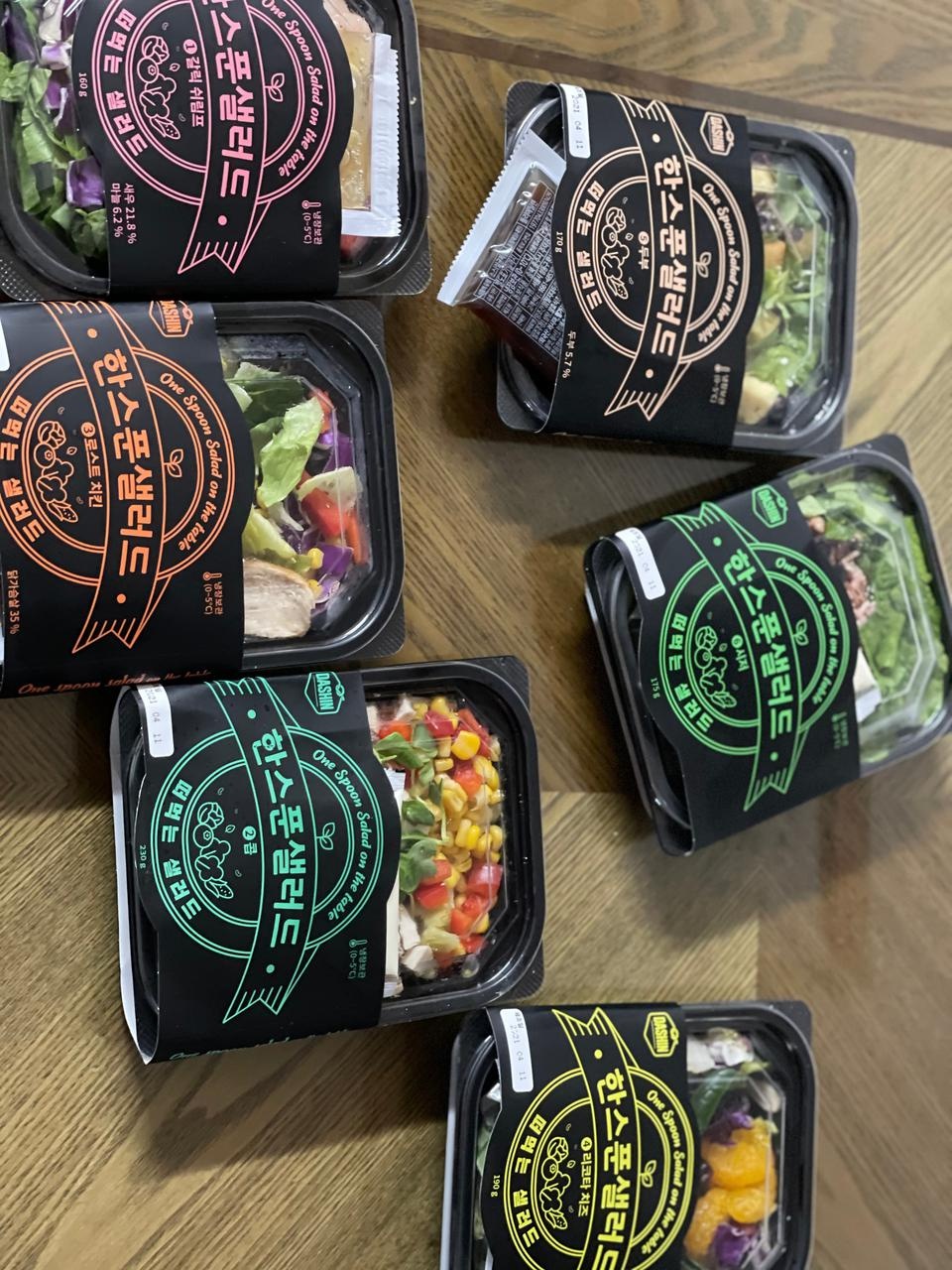 하나 먹었는데 맛있어요! 새우 들어간거 맛있네요. 목요일에 주문했는데 월요일 저녁에 도착했어요. 제조일...