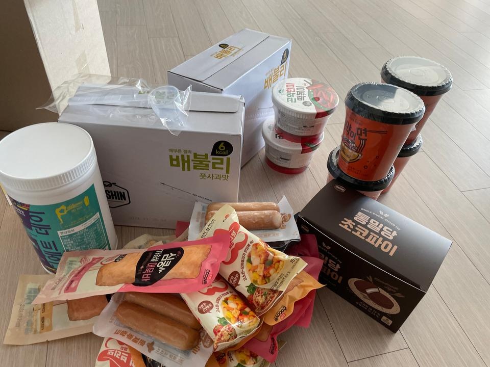 오자마자 하나씩 다 뜯어먹어봤습니다
왜이렇게 맛있나요??? 다먹기전에 또 주문할거같아요~~