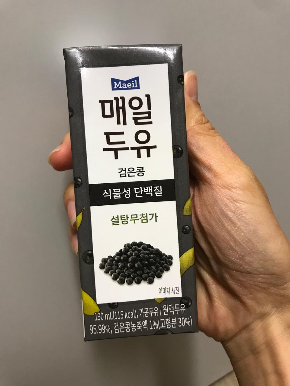 늘먹던 매일두유 검은콩! 이번에 다신샵에서 다른거 주문하면서 같이했어요 
다른것도 먹어보았지만 콩을 좋...