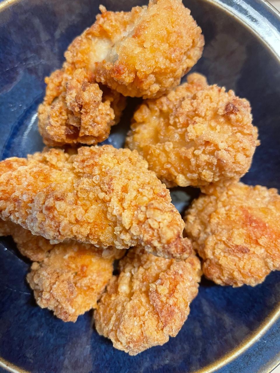 딱 길거리에서 사먹을 수 있는 치킨카츠 맛이에요! 현미로 싸여있지만 마치 치킨의 튀김가루가 있는 듯하게 ...