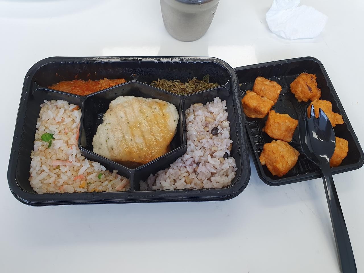 다이어트중이라 구매했는데 다이어트도시락중 진짜 제입맛엔 제일맞았어요ㅠㅠ 맛있고 가격도 저렴해요 !!