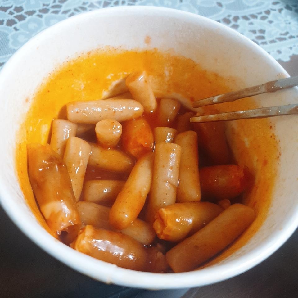 제일맛있다 곤약떡볶이중에..확실히 현미라도 들어가니까 식감이 쫀득하니 좋고 곤약냄새도 안남ㅜㅜ보통 곤...