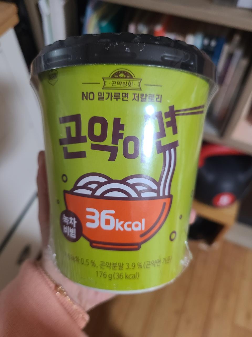 아직 못먹어봤지만 ..ㅎㅎ맛난다니 기대중ㅎ생각잘못해서 한개에 배송비들어버린 비싼 누들이 됐어여ㅋㅋ맛...