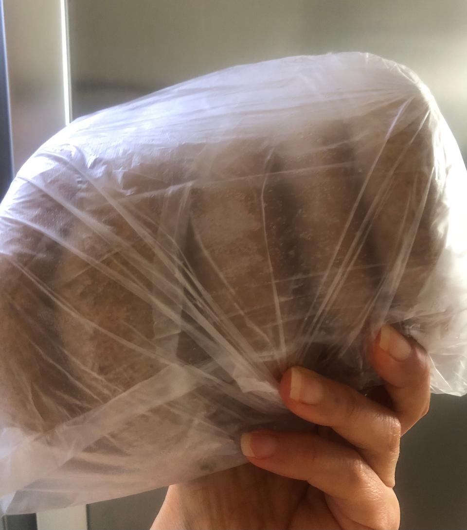 받자마자 냉동실로 직행! 쟁여두고 먹는 빵이예요