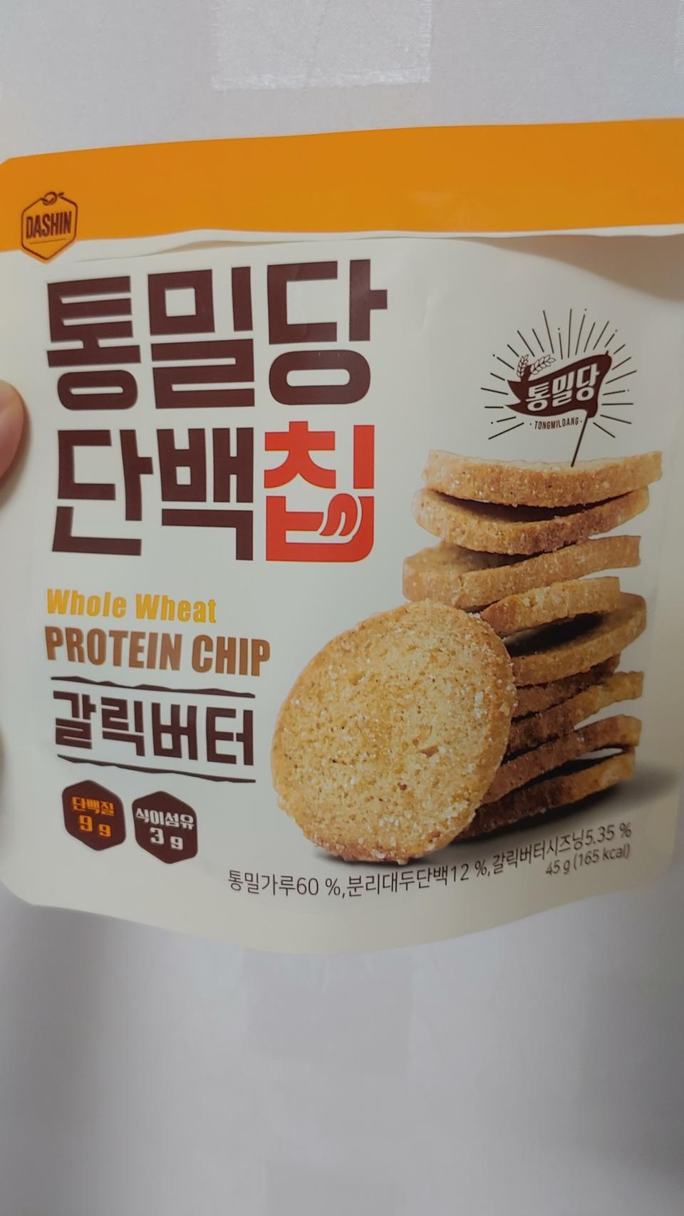 다이어터는 아니고 밀가루 과자를 줄여보려고 샀어요. 딱딱해서 꼭꼭 오래 씹어먹게 돼서 좋아요. 양은 적은...