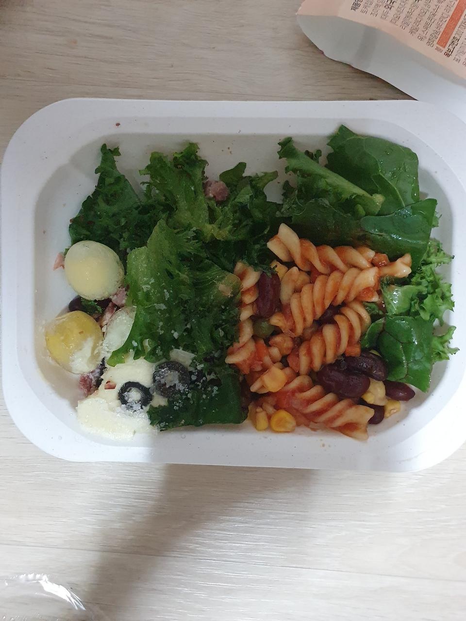 항상 구매하는 셀러드에요 
맛있고 신선해요