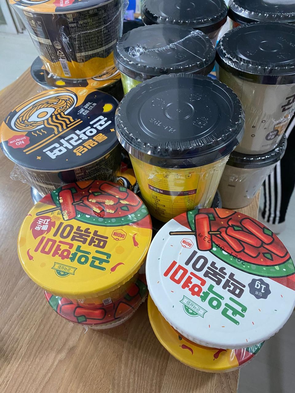 라면 .. 은근 맛있어요 
잘먹고 있습니다 ㅋ