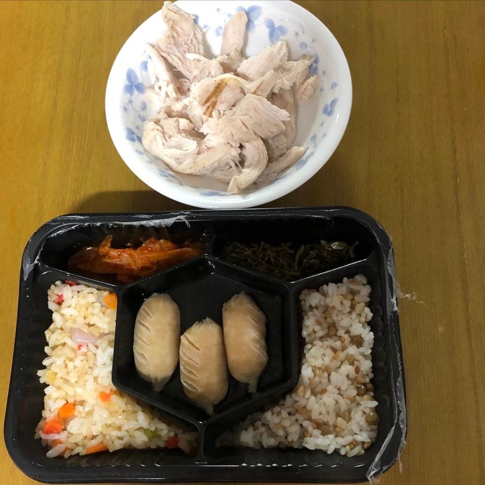 맛있어여 아직은 양줄이기가 안되서 닭가슴살 조금 더 먹어요