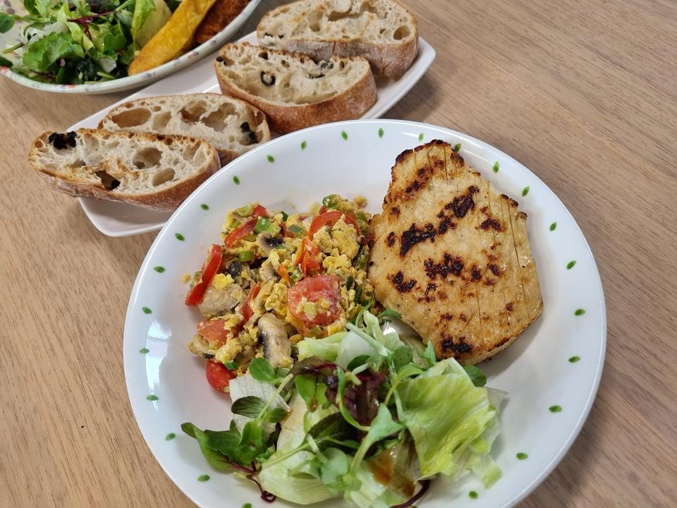 진짜 저렴하게 잘사서 냉동실 넣어놓고
다양하게 맛있게 잘먹었습니다ㅎㅎ
다이어트중인데 자극적이지 않고 ...