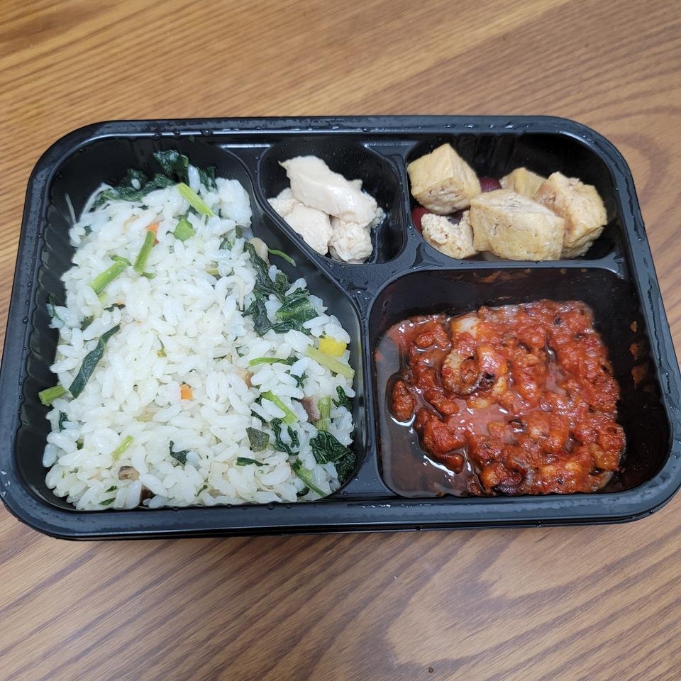 한끼는 다이어트 도시락으로 먹으려고 시켜봤는데 맛있어요!!