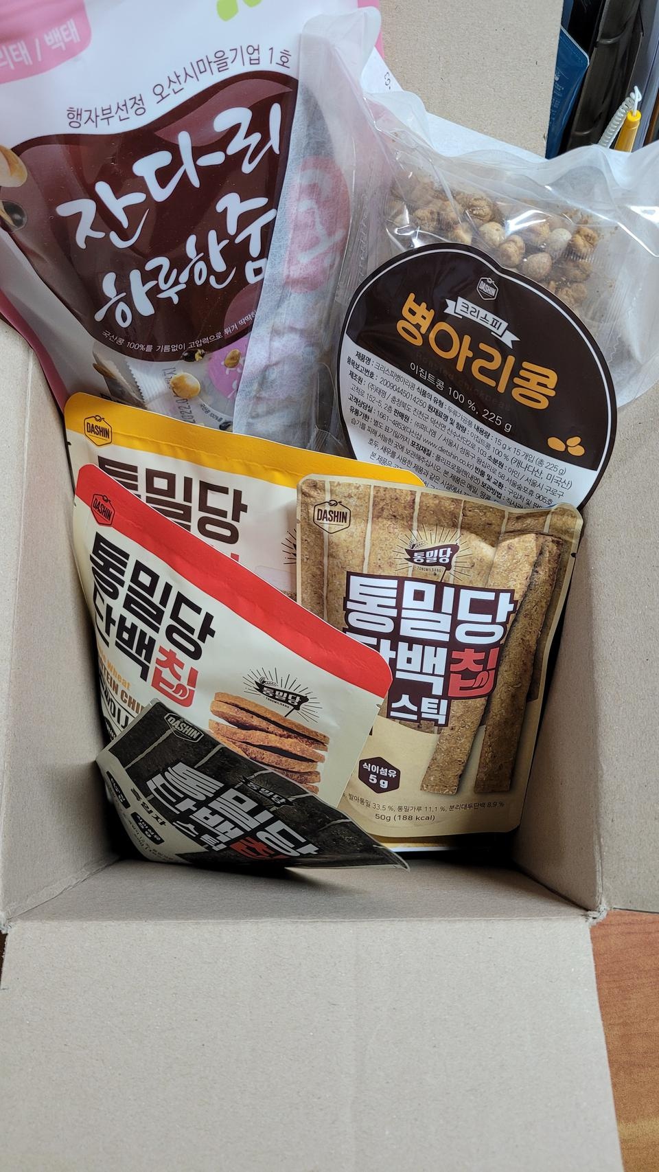 저녁먹고 괜시리 입이 심심해서
부담없이 살짝 쿵 먹으려 구매했는데
먹어보고 괜찮음 재구매 하러구요