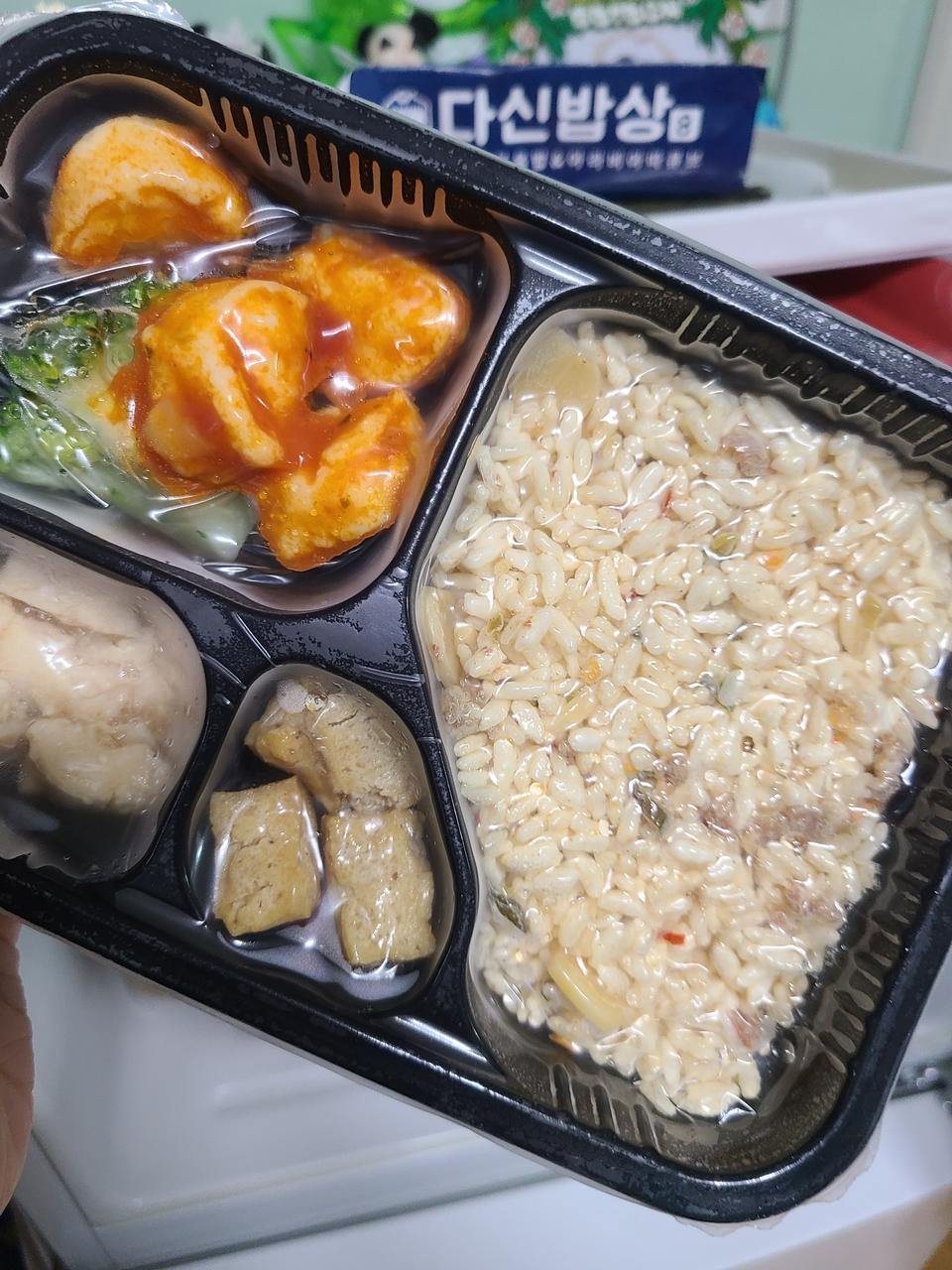 제가 먹어본 다이어트 도시락 중 제일 맛있어요~^^ 맛이 다 달라서 질리지 않고 다이어트 할 수 있을것같아...