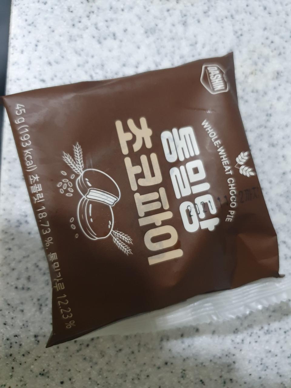 단거 땡길때 하나씩 먹으면 입터지는거 방지돼요~ 통밀이라 그런지 나름 든든하고 맛도 괜찮아요!