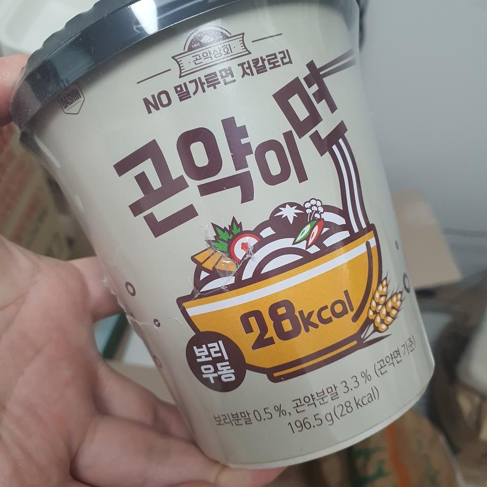 생각보다 맛있어서 놀랬어요^^저칼로리라 다이어트중에도 먹을수 있어 좋았어요!! 다만 곤약면에서 시큼한 ...