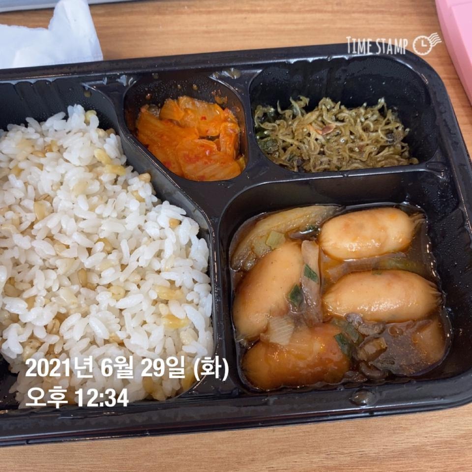 다이어트 중 점심으로 간단하게 먹으려고 주문햇아오 
단백질은 좀 부족한듯 싶어요
맛은 잇어요