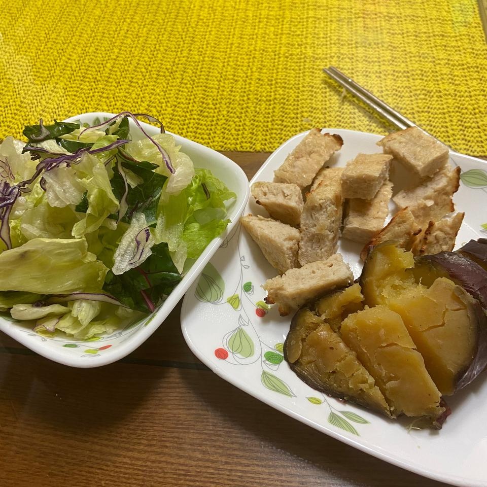 꿀 그 자체. 팍팍한 닭가슴살과 샐러드에 한줄기 빛