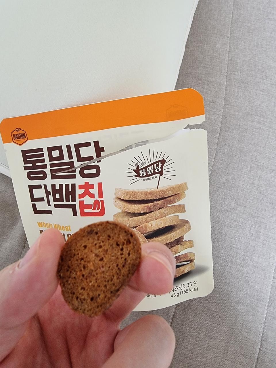 미국과자중에 제일 좋아하던 첵스믹스 안에 있던 거랑 비슷해요. 그런 과자를 찾고 있었는데 맛있어요.