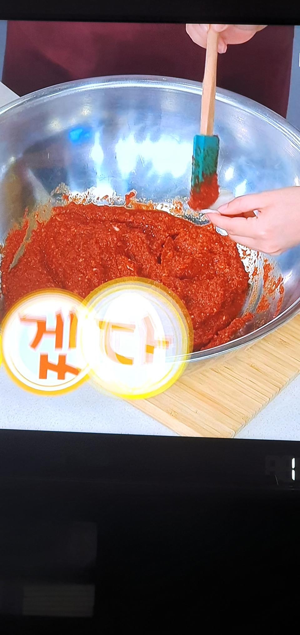 떡은 딱딱해요 소스는 맛이 괴안네요