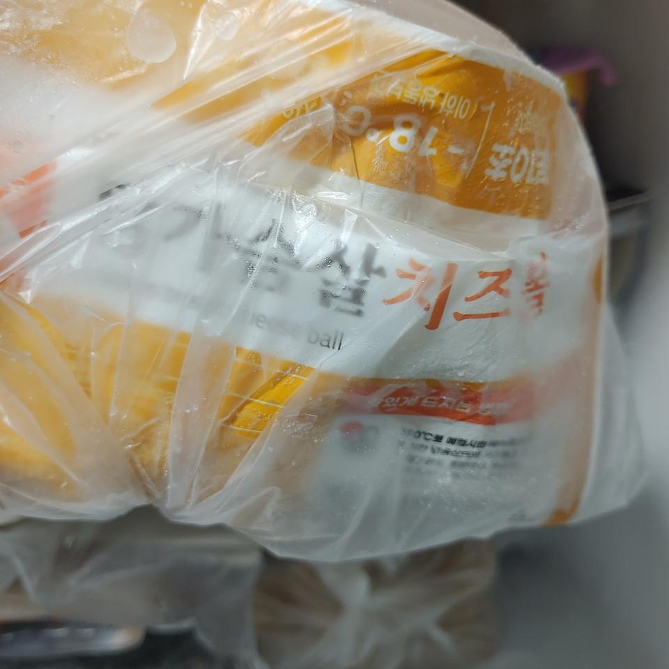 쫀득쫀득 맛잇어요
닭가슴살이 콕콕 박혀잇는게 킬포구요?
ㅋㅋㅋ