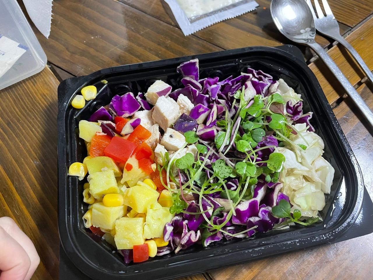 신선하고 맛있어요~~!
갈릭쉬림프샐러드를 제일 처음 먹어봤는데 해물이랑 새우 좋아해서 그런지 너무 맛있...