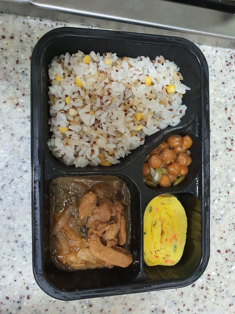 너무 맛있어요~ 매운게 많지 않아서 아이들과 같이 먹을수 있어 좋아요~^^