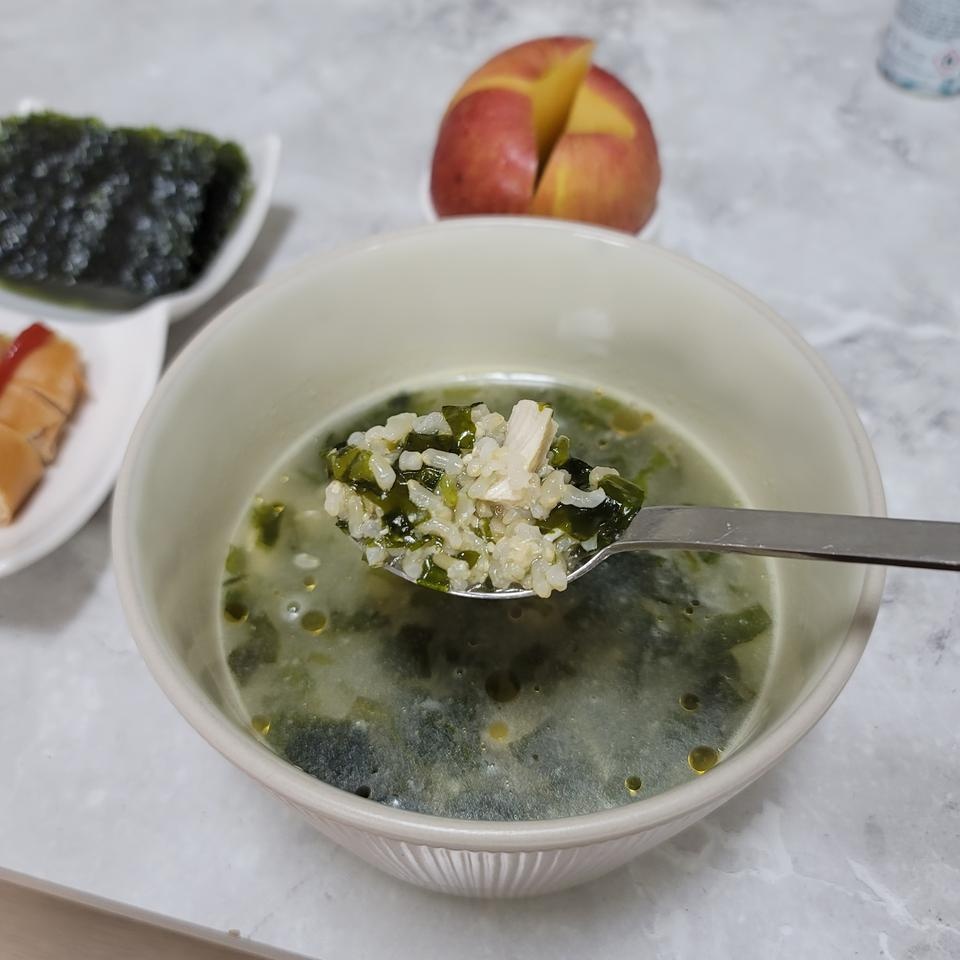 진짜 맛있어서 리뷰남겨요...머죠 전부 다 맛있어요..포만감도 장난 아니구 흡...진짜 다이어터에게 한줄기 ...