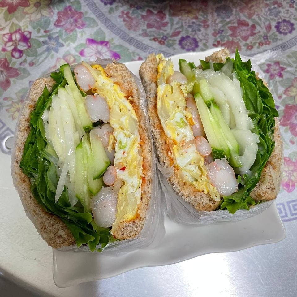 처음 시켜보는데 일반식빵이랑 식감도 비슷하도 먹을만 합니당 ! 재구매 할것 같아요 ~