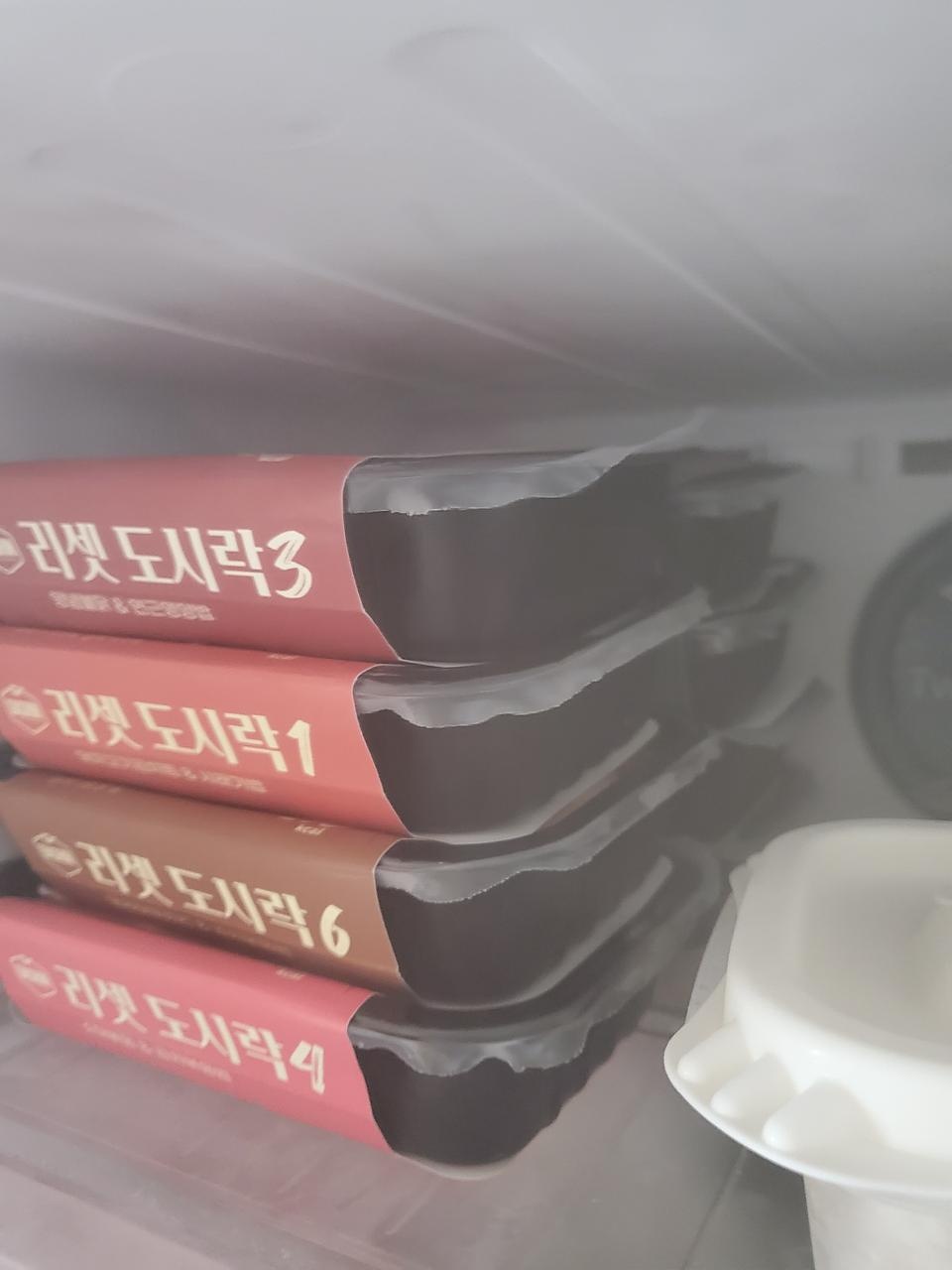 6개월째 운동하면서 다이어트중인데 살도 어느정도 빠지고 좀 헤이해지니까 식단조절없이 먹어대는 탓에 정...