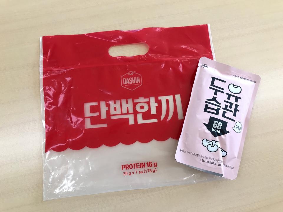 쉐이크를 다 먹고 나서야 생각이 나서 사진은 결국 이거뿐이네요ㅜㅠ
맛은 거의 물맛에 가까운것 같아요. 단...