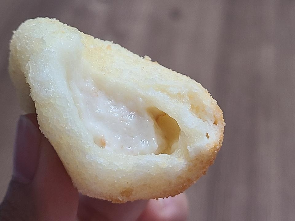 다른 치즈볼들 칼로리는 모르겠지만
요 아이도 낮은건 아닌것같아요 ㅎㅎ
그래도 치즈볼 먹고싶을때 한두개...