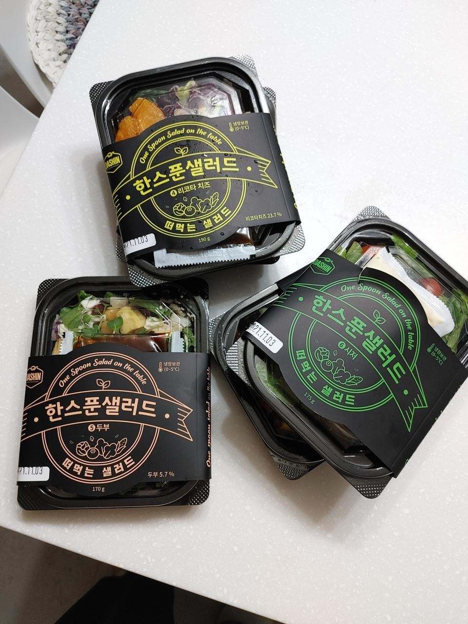 다이어트 중이라 점심 한끼로 먹고 있는데  맛나서 자꾸 시키게 되네요