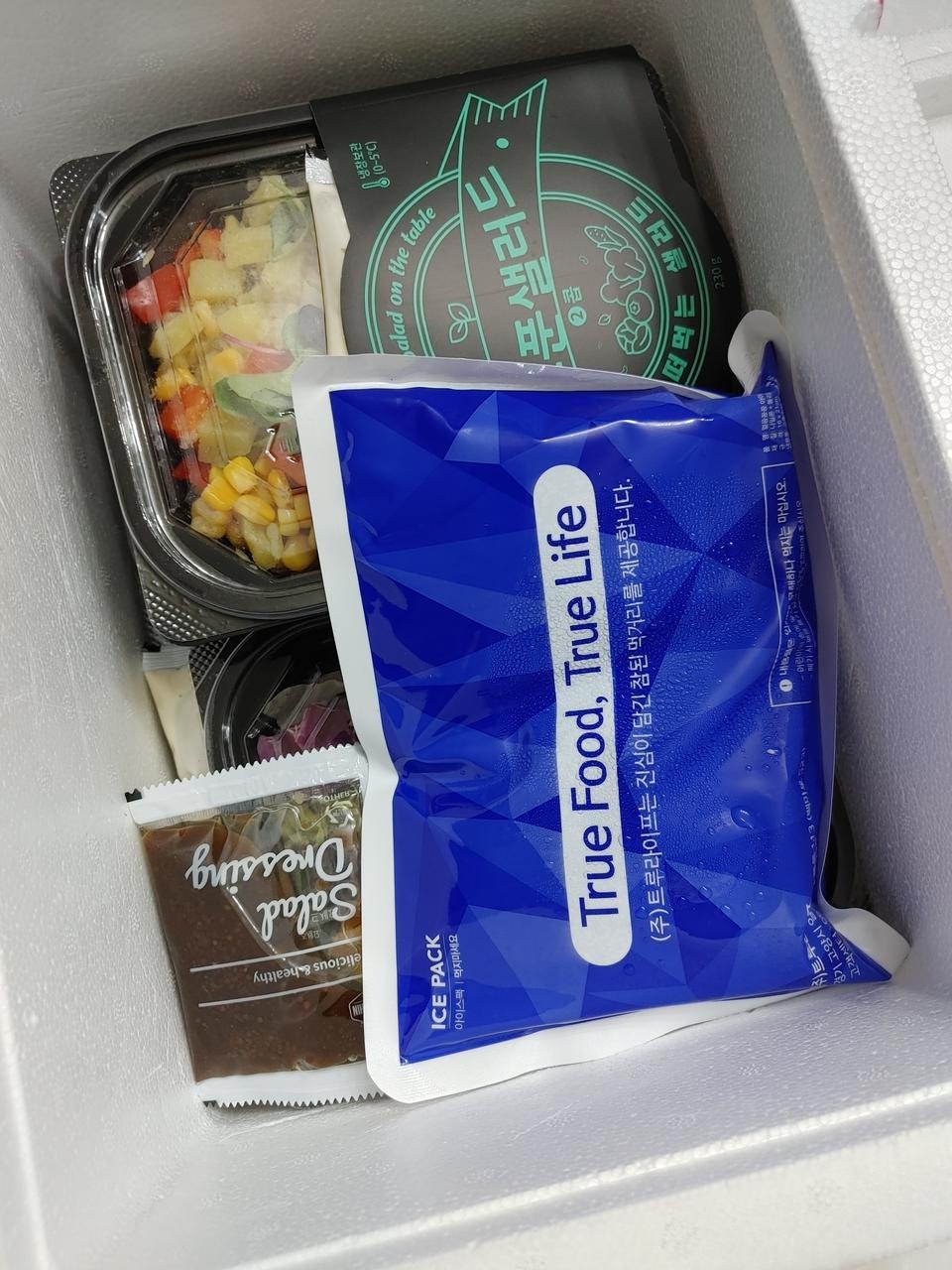 다이어트 중이라 점심 한끼로 먹고 있는데  맛나서 자꾸 시키게 되네요
