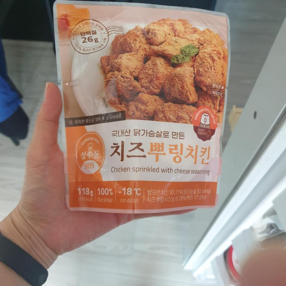 배송이 확실히  빠르고요.
이벤트로인해 싸게 샀어요.소세지만 먹어 보았어요
맛나요