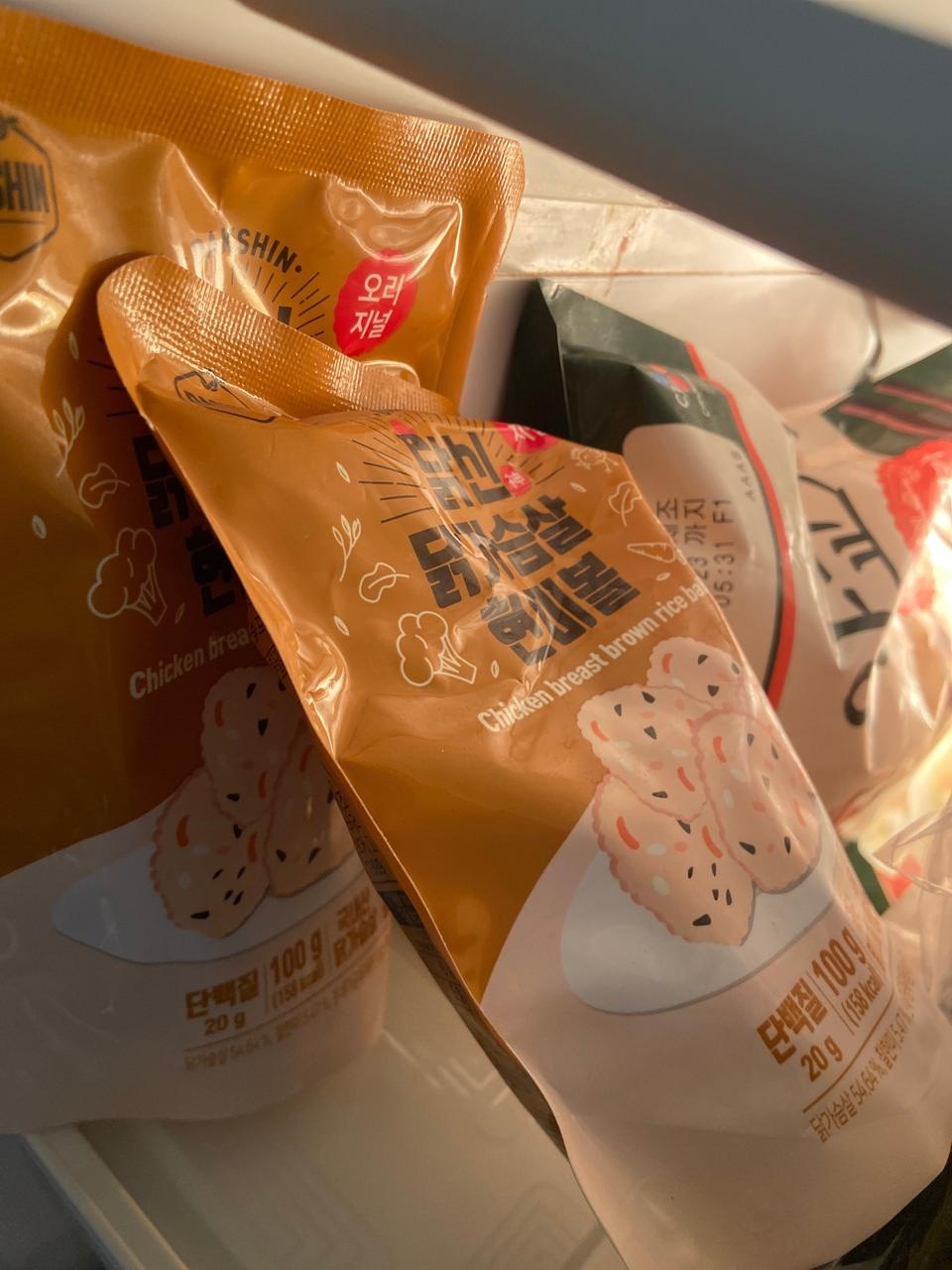 아주..굿입니다요. 동그랑땡 느낌인데 딱 동그랑땡맛이라 할 수도 없어요. 그 맛은 아니에요. 암튼 맛있어요...