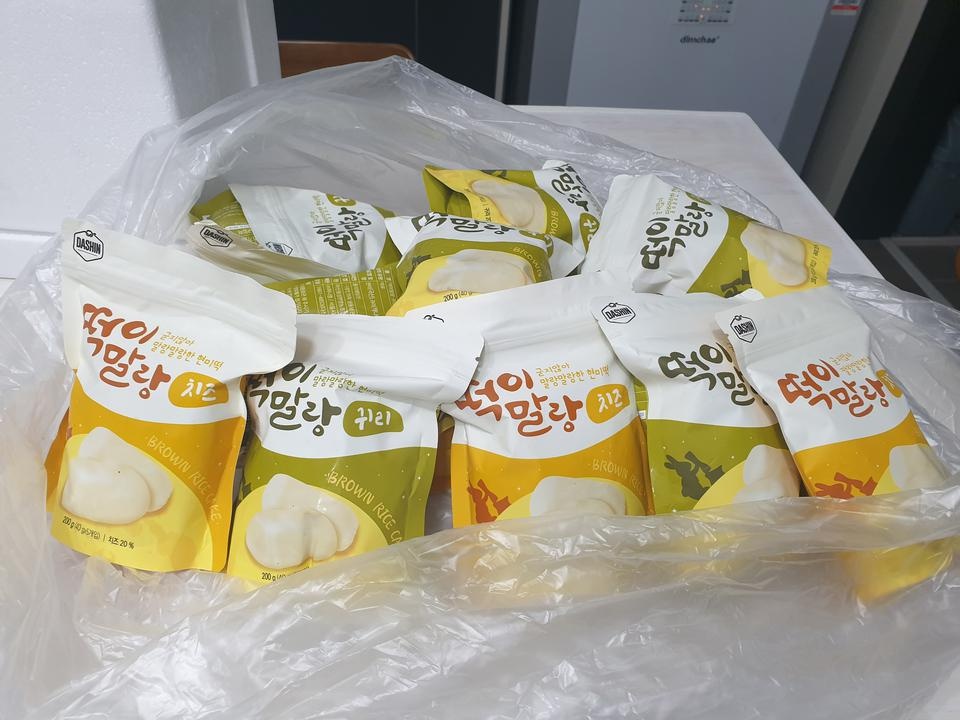 자그마하게 포장되어서 먹기에 편리합니다.