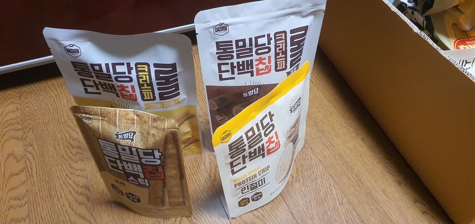 다이어트 시작해서 주문했어요..
받자마자 먹어보니 맛도 있고 껄로리는
일반과자에 비해 넞은것 같고 또 단...