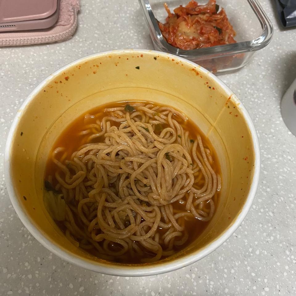 매콤하니 맛있습니다~ 무엇보다 칼로리가 맘에 들어요 ㅎㅎ