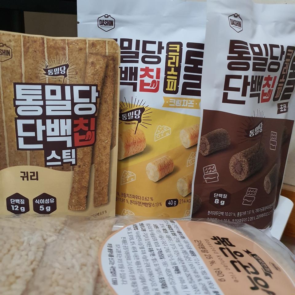 고소하고 맛있어요. 소포장 사이즈가 작은데 적당량 들어서 좋은 것 같아요.