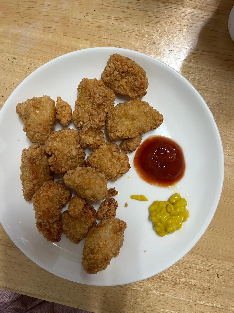 치킨먹는거같아요 진짜 맛있어요 재구매하려고요