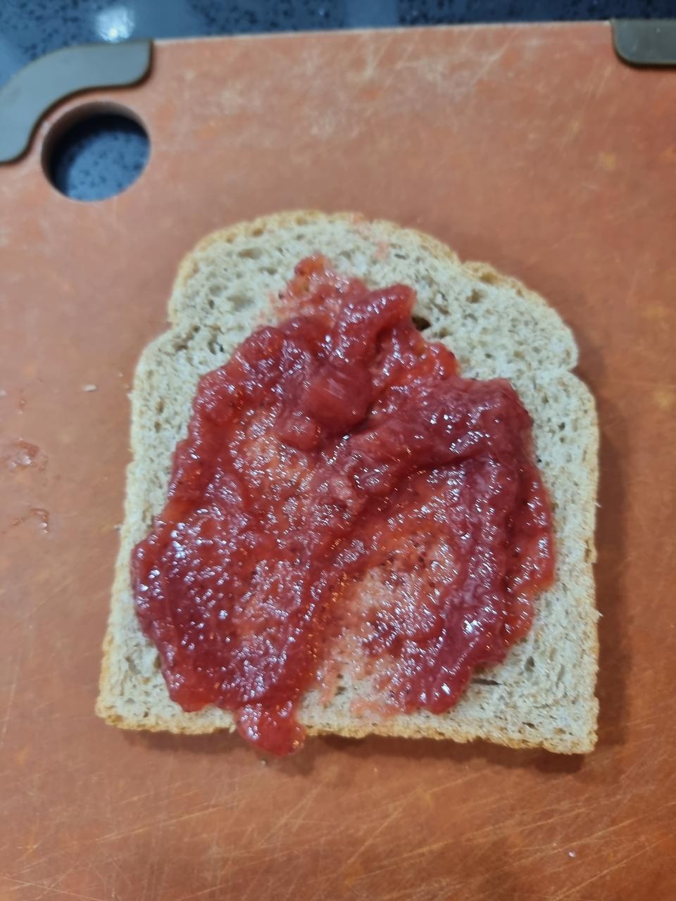 항상 맛있게 먹습니다. 스테비아잼과 함께.