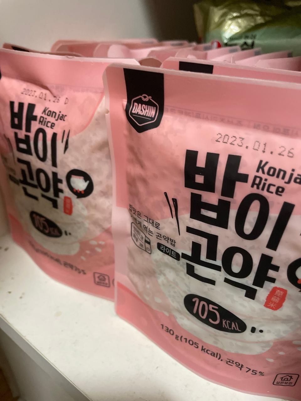 파우치형식으로 보관시 용이하며 전자레인지에 돌리기도 편해요! 그리고 정말 맛있습니다 :)